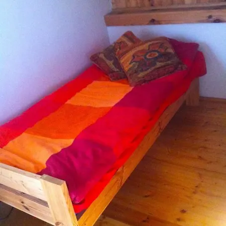 Bea Hive بيت خشبي